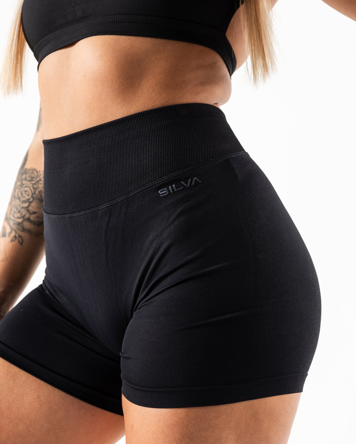 V-Shorts - Black
