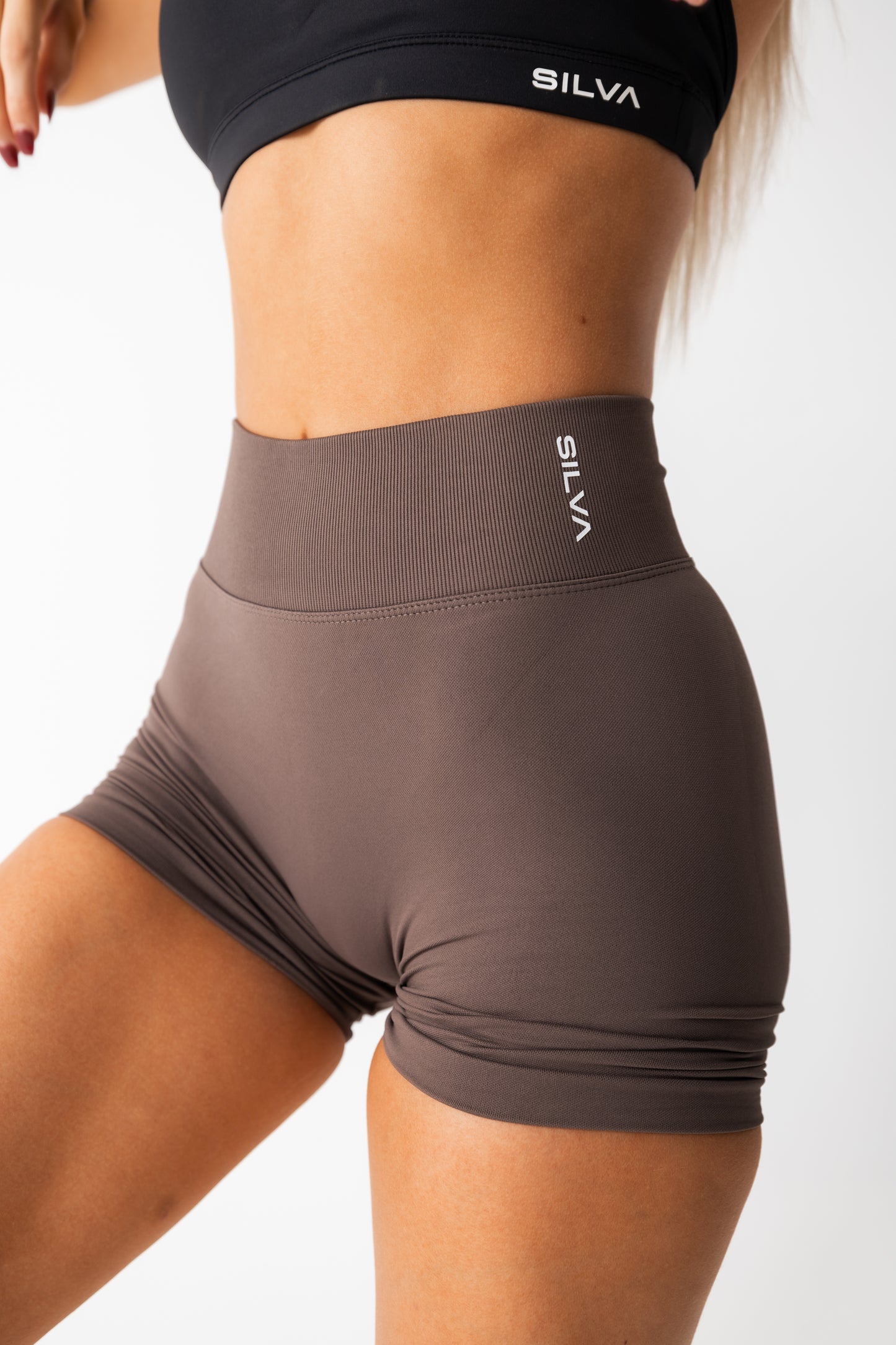 Elite Scrunch Shorts - Espresso
